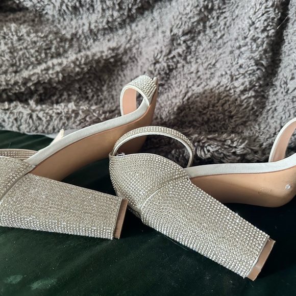 De Blossom collection heels Size 8 1/2 worn 1 time bling bling and comfty - Picture 2 of 5